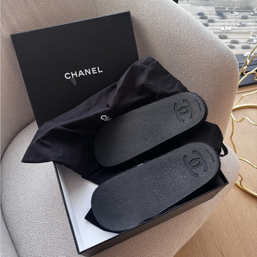 CHANEL Black Braided Knit Logo Accents Women's Flat Sandals Slip-On EU 40 / US 9 - Picture 2 of 5